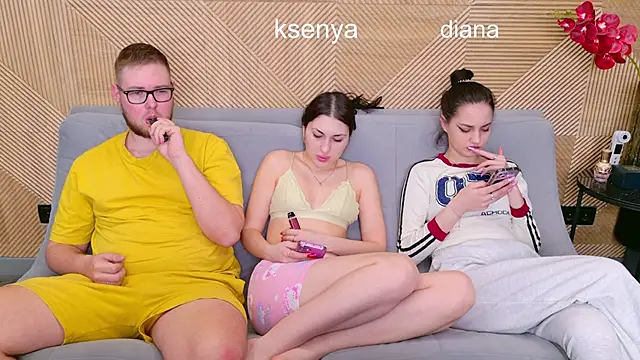 Snapshot of Ksenny chatting on 03.30.26 Ksenny online show from 03.30.26