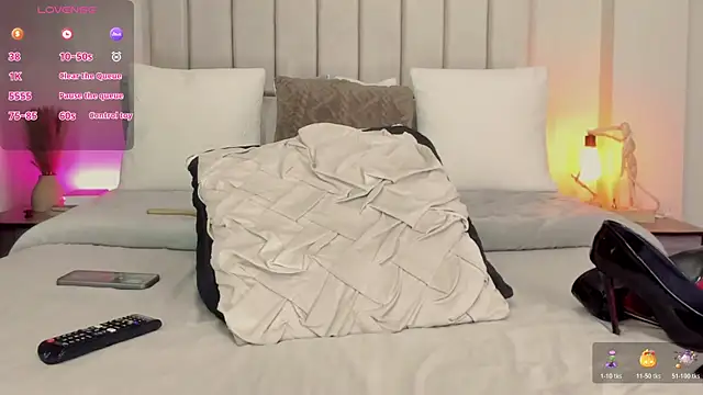 Snapshot of romina-brunette chatting on 10.30.25 romina-brunette online show from 10.30.25