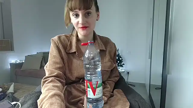 Snapshot of victoirenextdoor chatting on 12.04.24 victoirenextdoor online show from 12.04.24