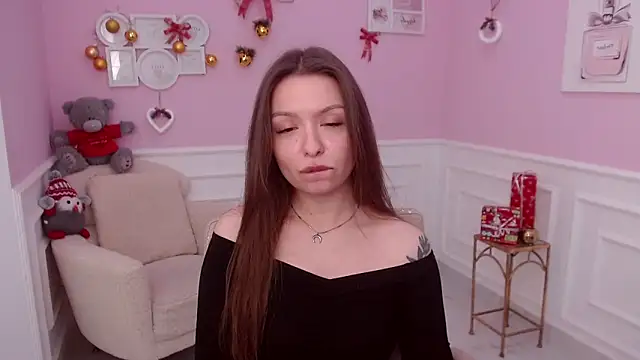 Snapshot of LucySkilar chatting on 12.24.24 LucySkilar online show from 12.24.24