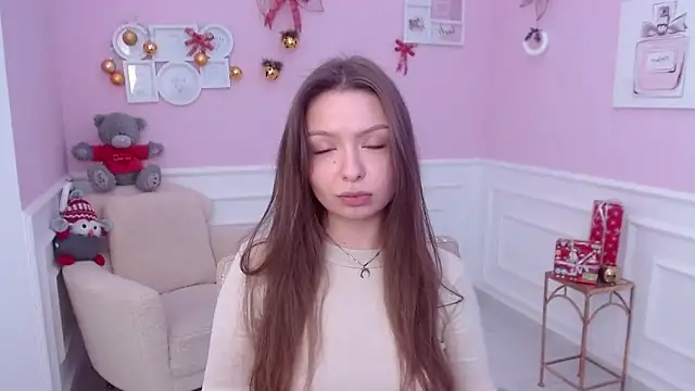 Snapshot of LucySkilar chatting on 12.29.24 LucySkilar online show from 12.29.24