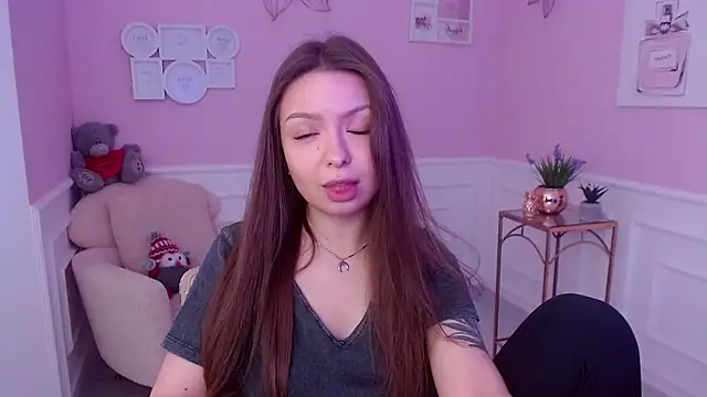 Snapshot of LucySkilar chatting on 01.19.25 LucySkilar online show from 01.19.25