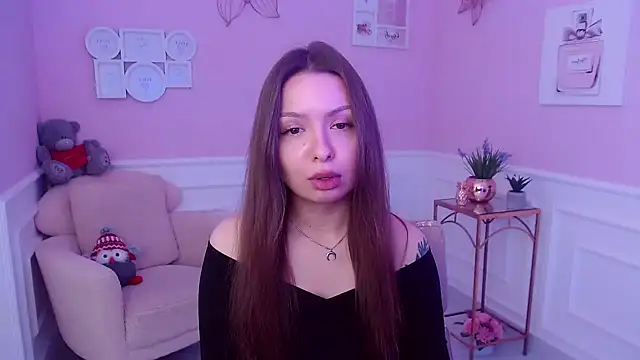 Snapshot of LucySkilar chatting on 01.23.25 LucySkilar online show from 01.23.25