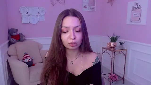 Snapshot of LucySkilar chatting on 01.27.25 LucySkilar online show from 01.27.25