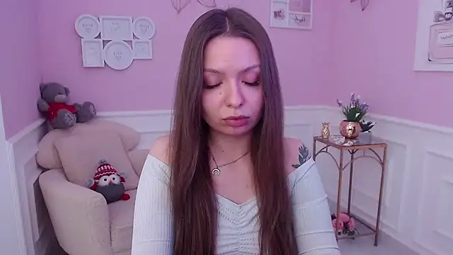 Snapshot of LucySkilar chatting on 02.20.25 LucySkilar online show from 02.20.25