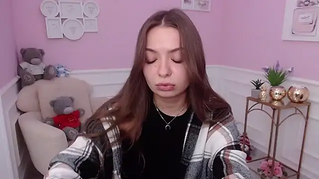 Snapshot of LucySkilar chatting on 09.14.25 LucySkilar online show from 09.14.25