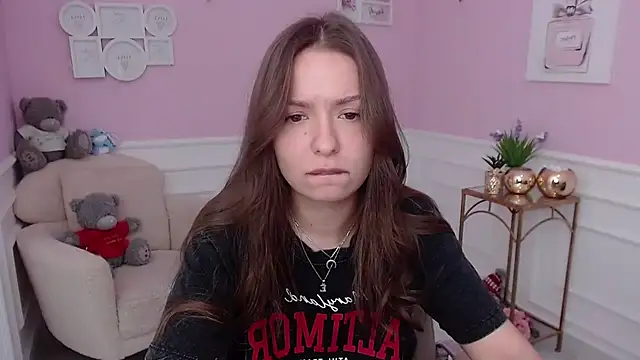 Snapshot of LucySkilar chatting on 09.25.25 LucySkilar online show from 09.25.25