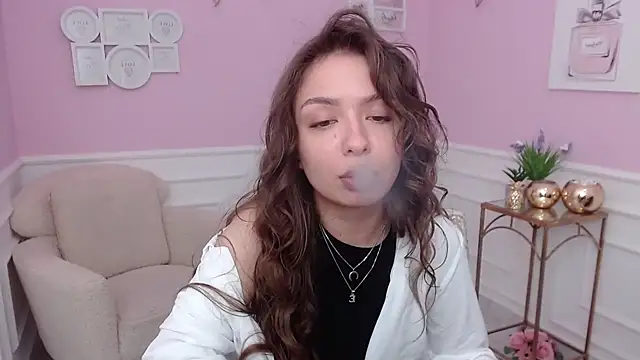 Snapshot of LucySkilar chatting on 10.05.25 LucySkilar online show from 10.05.25