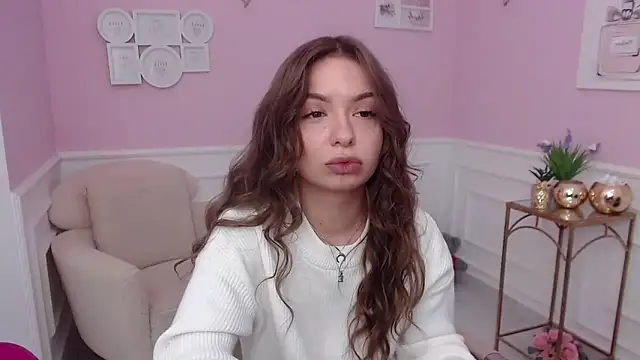 Snapshot of LucySkilar chatting on 10.09.25 LucySkilar online show from 10.09.25