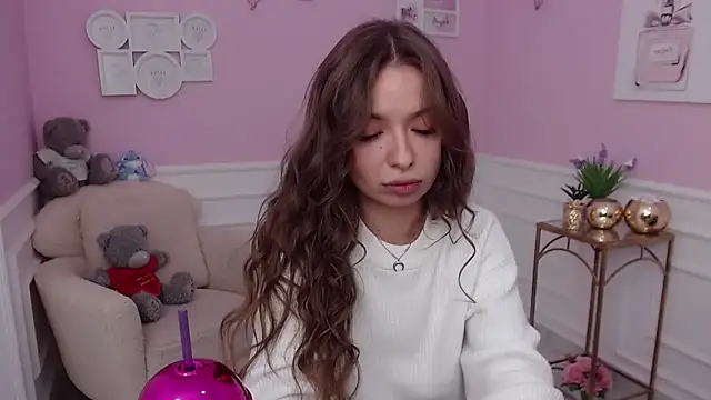 Snapshot of LucySkilar chatting on 10.12.25 LucySkilar online show from 10.12.25