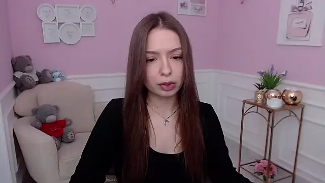 Snapshot of LucySkilar chatting on 11.13.25 LucySkilar online show from 11.13.25