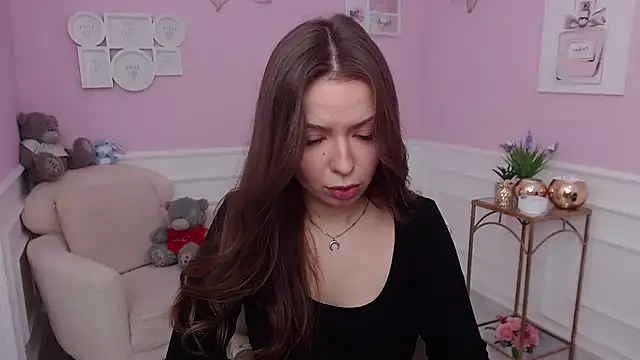 Snapshot of LucySkilar chatting on 11.20.25 LucySkilar online show from 11.20.25