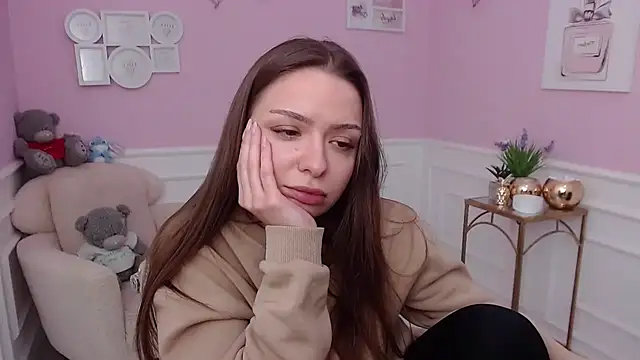 Snapshot of LucySkilar chatting on 12.14.25 LucySkilar online show from 12.14.25