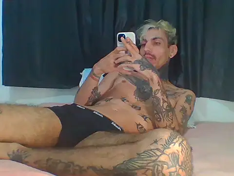 Snapshot of PitbullDiablo1 chatting on 10.31.25 PitbullDiablo1 online show from 10.31.25