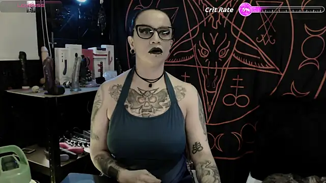 Snapshot of Evil_Queen_666 chatting on 10.23.25 Evil Queen 666 online show from 10.23.25