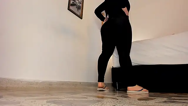 Snapshot of leslie_k chatting on 03.11.25 leslie k online show from 03.11.25