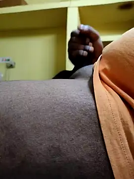 Snapshot of Brown_Munda047 chatting on 10.03.25 Brown Munda047 online show from 10.03.25