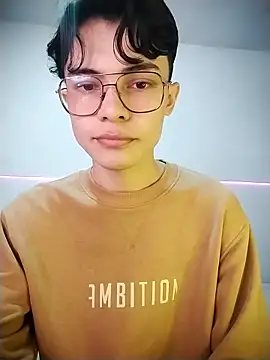 Snapshot of Dmitri_Aksnes chatting on 11.13.25 Dmitri Aksnes online show from 11.13.25