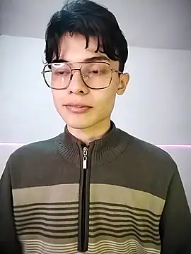 Snapshot of Dmitri_Aksnes chatting on 11.28.25 Dmitri Aksnes online show from 11.28.25