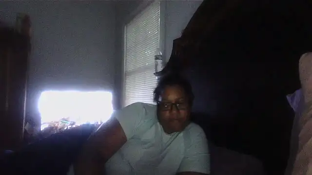 Snapshot of ebonyred chatting on 05.17.26 ebonyred online show from 05.17.26