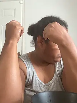 Snapshot of ebonyred chatting on 05.19.26 ebonyred online show from 05.19.26