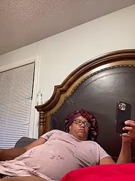 Snapshot of ebonyred chatting on 06.15.26 ebonyred online show from 06.15.26