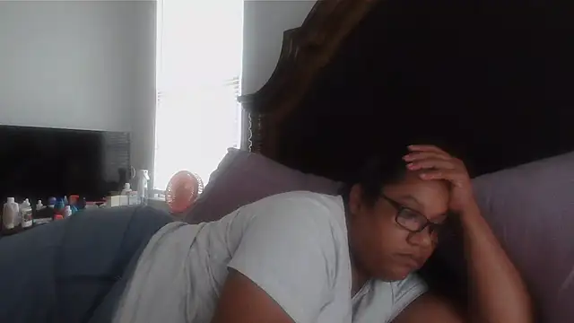 Snapshot of ebonyred chatting on 08.06.26 ebonyred online show from 08.06.26