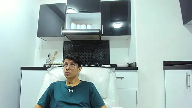 Snapshot of AgarEvans chatting on 12.09.24 AgarEvans online show from 12.09.24