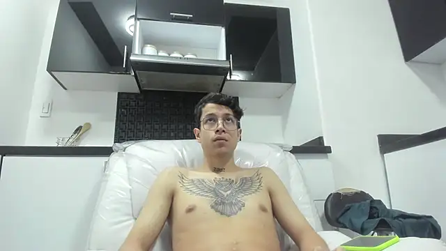 Snapshot of AgarEvans chatting on 12.10.24 AgarEvans online show from 12.10.24