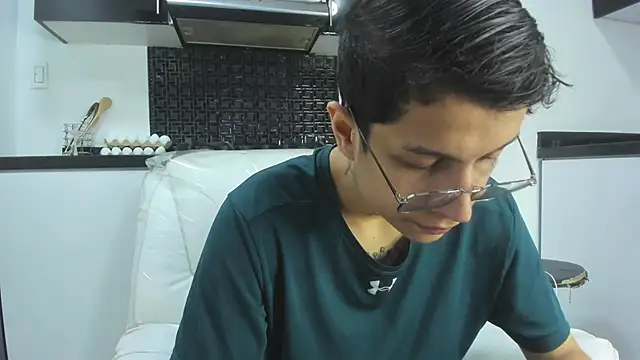 Snapshot of AgarEvans chatting on 12.11.24 AgarEvans online show from 12.11.24