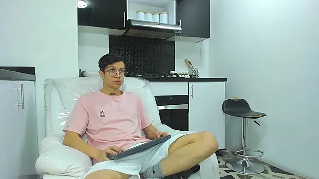 Snapshot of AgarEvans chatting on 12.15.24 AgarEvans online show from 12.15.24