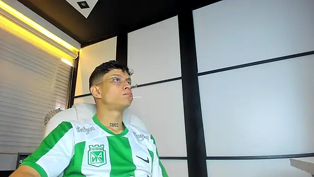 Snapshot of AgarEvans chatting on 12.27.24 AgarEvans online show from 12.27.24