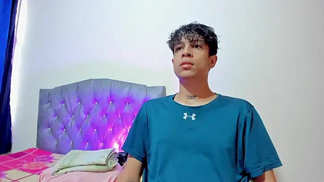 Snapshot of AgarEvans chatting on 10.23.25 AgarEvans online show from 10.23.25