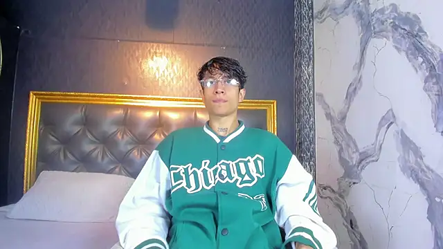 Snapshot of AgarEvans chatting on 10.31.25 AgarEvans online show from 10.31.25