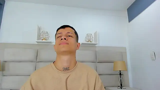 Snapshot of AgarEvans chatting on 12.03.25 AgarEvans online show from 12.03.25