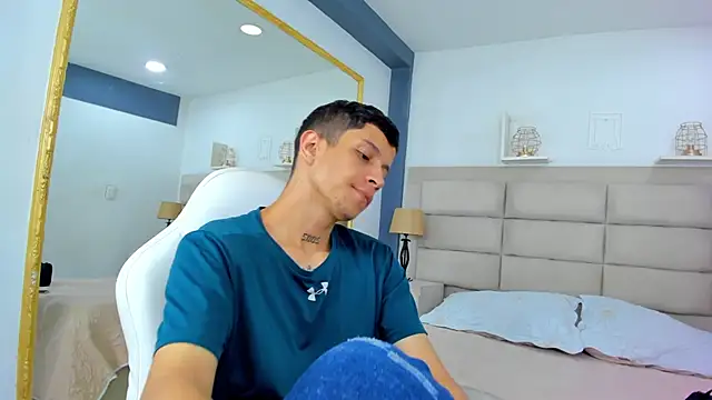 Snapshot of AgarEvans chatting on 12.18.25 AgarEvans online show from 12.18.25