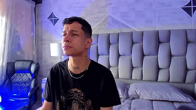 Snapshot of AgarEvans chatting on 03.07.26 AgarEvans online show from 03.07.26