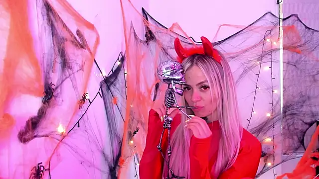 Snapshot of nicole_valencia_ chatting on 10.26.25 nicole valencia online show from 10.26.25