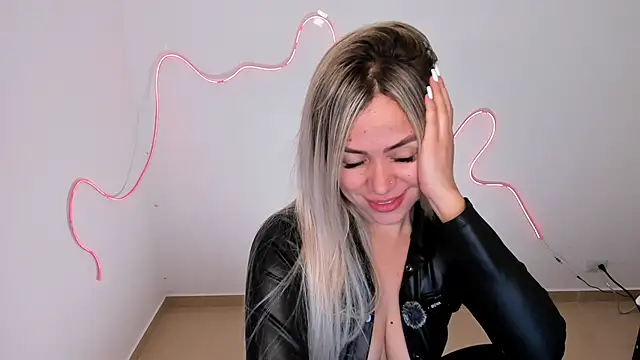 Snapshot of nicole_valencia_ chatting on 11.19.25 nicole valencia online show from 11.19.25