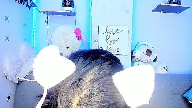 Snapshot of MeganLord chatting on 12.20.25 MeganLord online show from 12.20.25