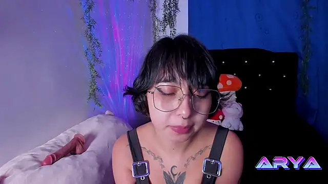 Snapshot of arysUwU chatting on 02.22.25 arysUwU online show from 02.22.25