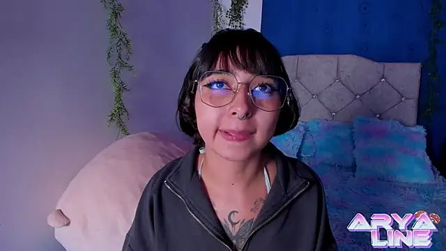 Snapshot of arysUwU chatting on 03.08.25 arysUwU online show from 03.08.25