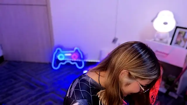 EmilyMiller  online show from 08.03.26