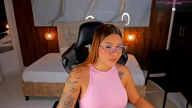 Snapshot of mia_18v chatting on 05.22.26 mia 18v online show from 05.22.26