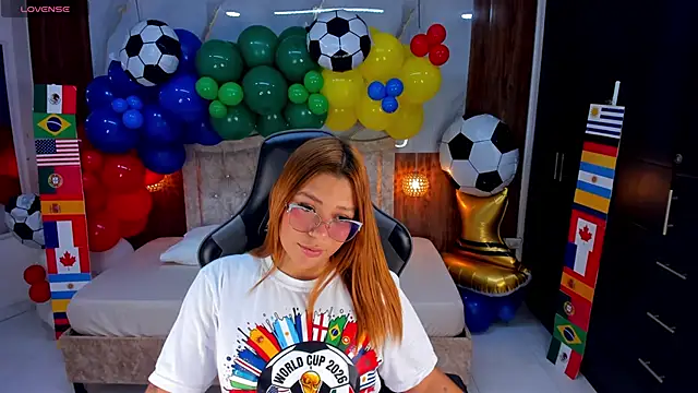 Snapshot of mia_18v chatting on 06.22.26 mia 18v online show from 06.22.26