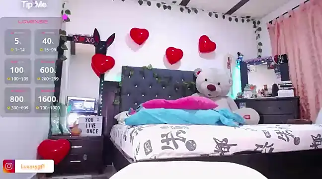 Snapshot of Pocahontaslovex chatting on 02.18.25 Pocahontaslovex online show from 02.18.25