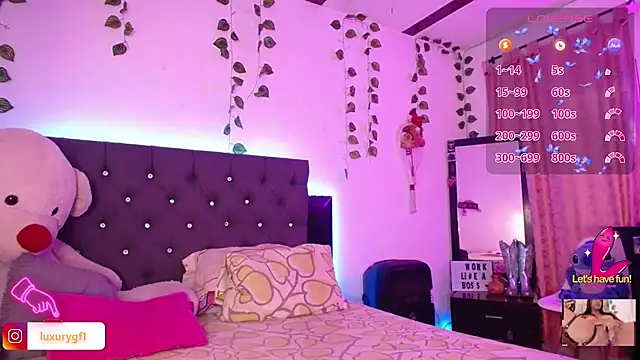 Snapshot of Pocahontaslovex chatting on 10.21.25 Pocahontaslovex online show from 10.21.25