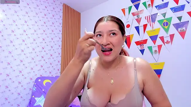 Snapshot of Soyqueen chatting on 06.17.26 Soyqueen online show from 06.17.26