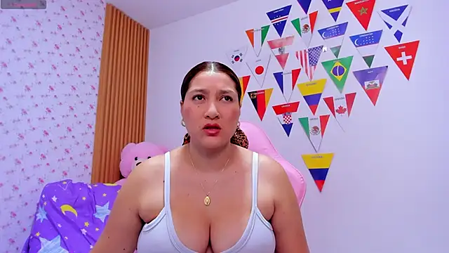 Snapshot of Soyqueen chatting on 06.19.26 Soyqueen online show from 06.19.26