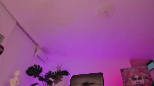 Taylor  foxxx online show from 01.10.25